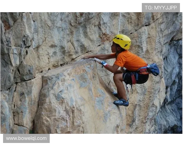 杭州攀岩队区域防守策略解析与攀岩热点发展趋势探讨
